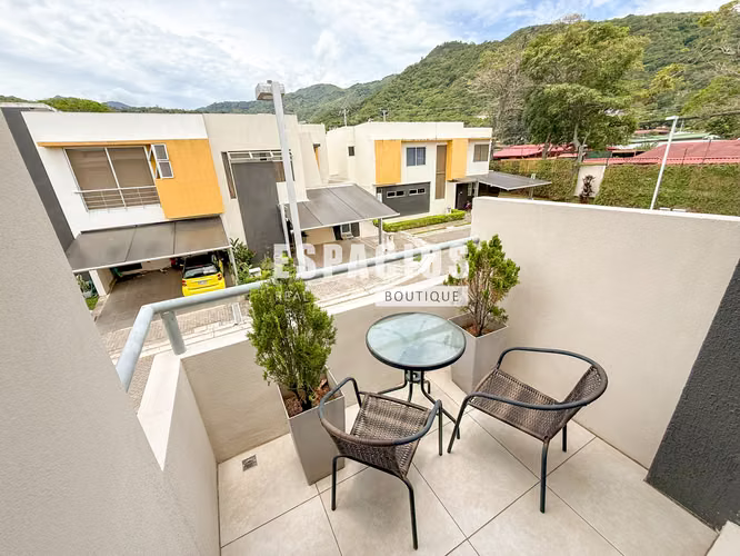 VENTA DE CASA EN SANTA ANA