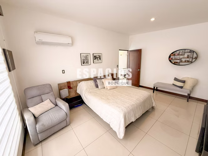 VENTA DE CASA EN SANTA ANA