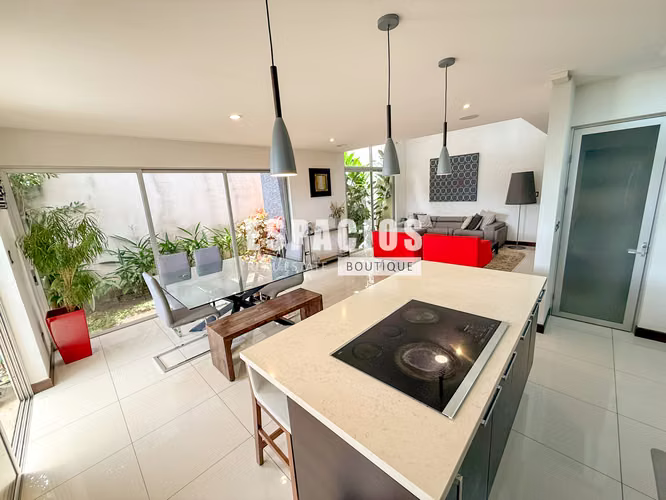 VENTA DE CASA EN SANTA ANA