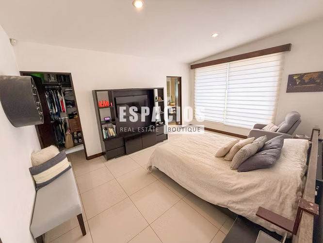 VENTA DE CASA EN SANTA ANA