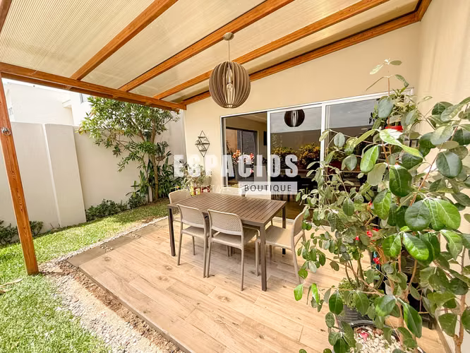 VENTA DE CASA EN SANTA ANA