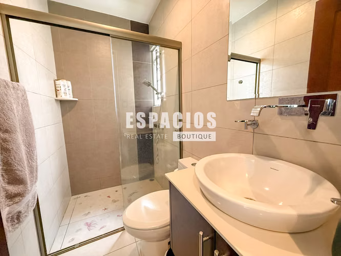 VENTA DE CASA EN SANTA ANA