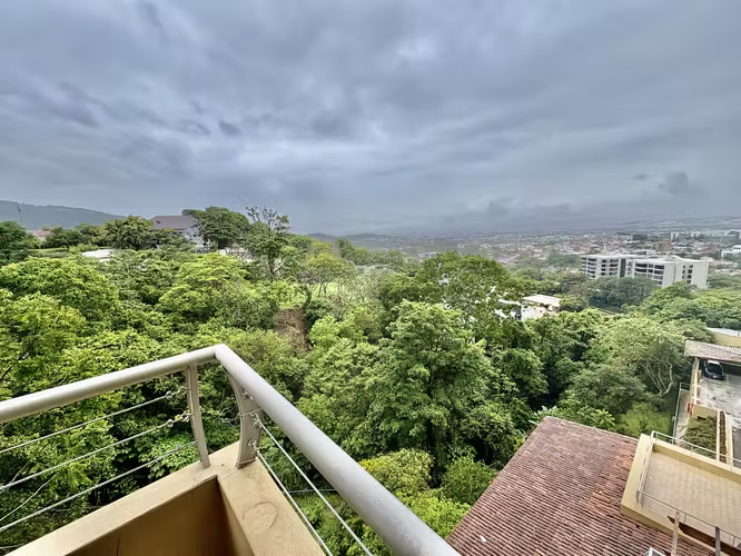 ESCAZU! AMPLIO APARTAMENTO DE 3 HAB , BALCON Y LINDAS VISTAS