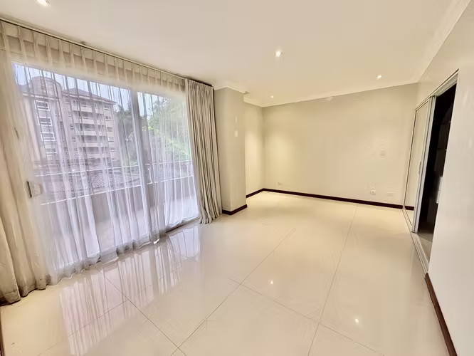 ESCAZU! AMPLIO APARTAMENTO DE 3 HAB , BALCON Y LINDAS VISTAS