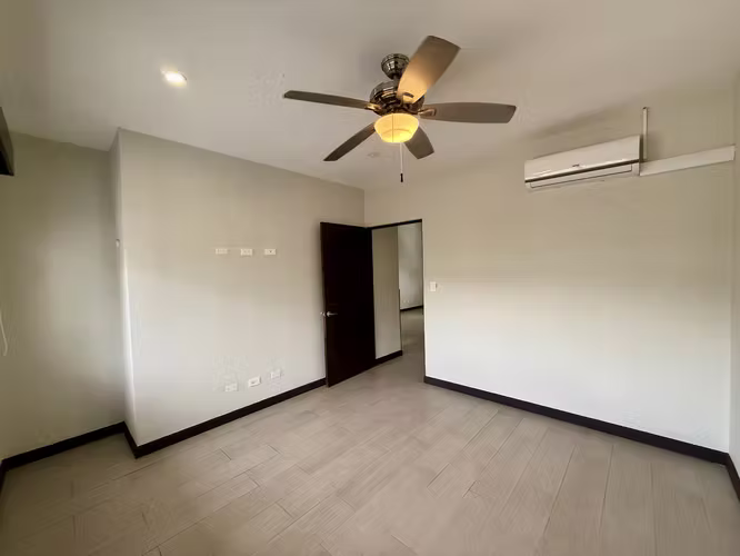 Casa en Condominio SANTA ANA con muy buena Ubicacion