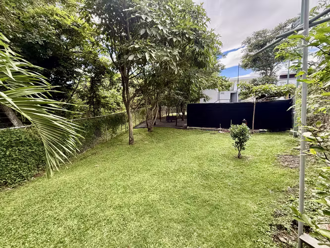 Casa en Condominio SANTA ANA con muy buena Ubicacion