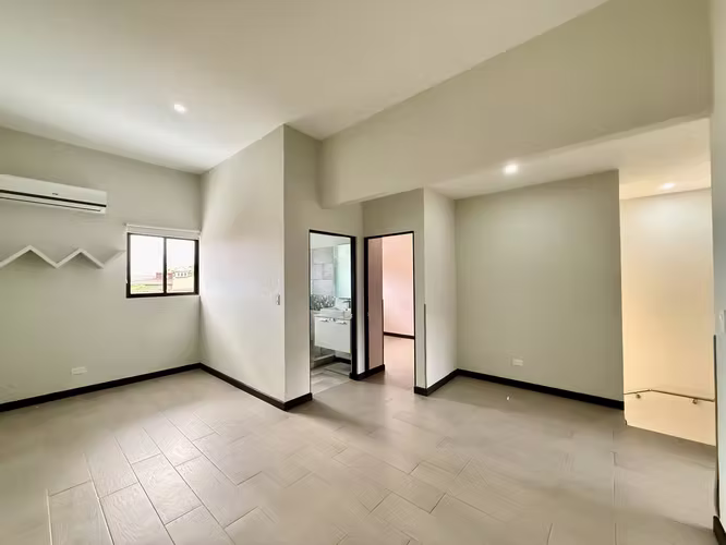 Casa en Condominio SANTA ANA con muy buena Ubicacion