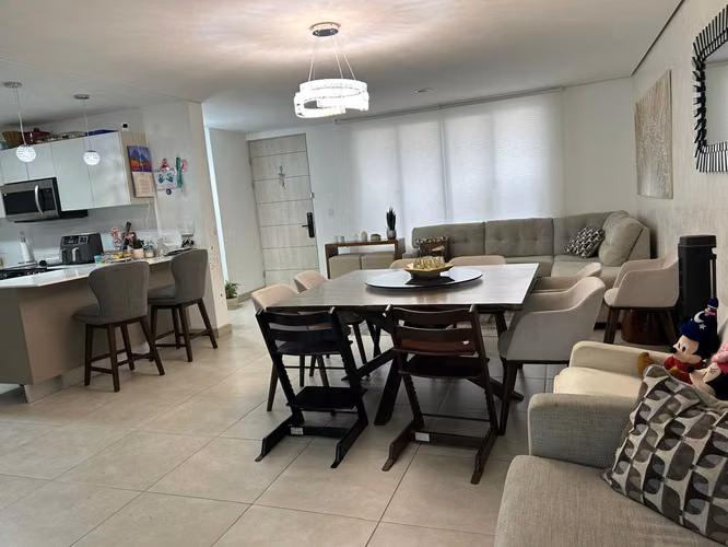Moderna Casa en Venta en Guachipelín 310 | Diseño, Confort y un Estilo de Vida Inigualable