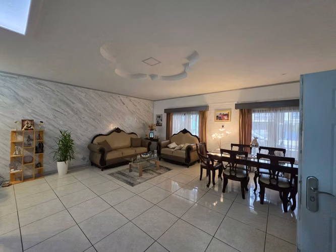 Beautiful house for rent in Rohrmoser Santa Catalina.