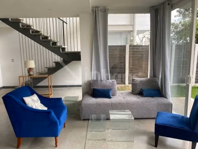 Sale of House in Santa Ana