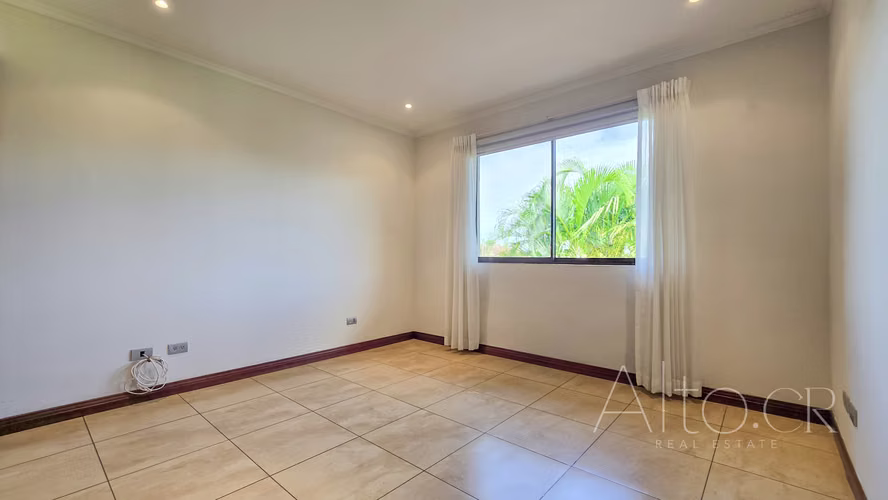 CASA EN CONDOMINIO 250m²  DE  3 HABITACIONES  CON  CUARTO DE SERVICIO - Imagen 13