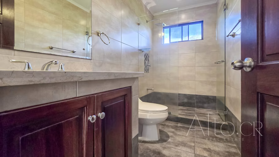 CASA EN CONDOMINIO 250m²  DE  3 HABITACIONES  CON  CUARTO DE SERVICIO - Imagen 14