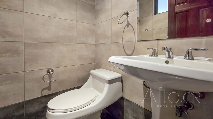 CASA EN CONDOMINIO 250m²  DE  3 HABITACIONES  CON  CUARTO DE SERVICIO - Imagen 8