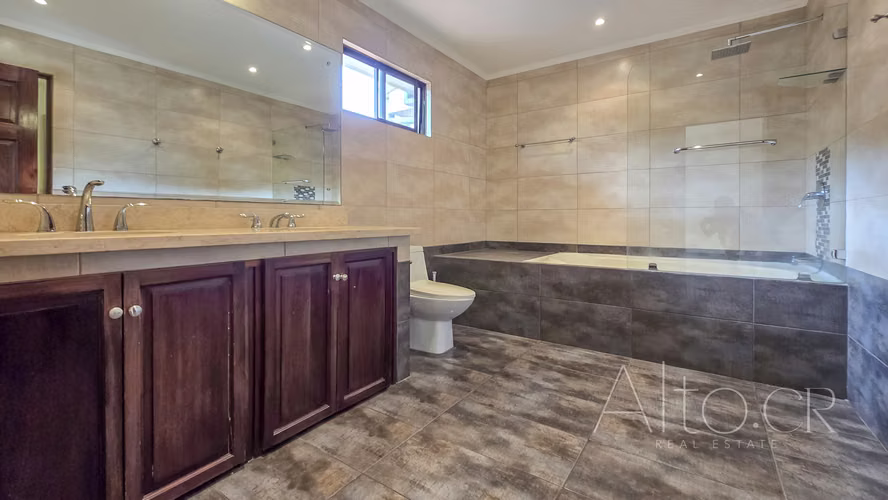 CASA EN CONDOMINIO 250m²  DE  3 HABITACIONES  CON  CUARTO DE SERVICIO - Imagen 10