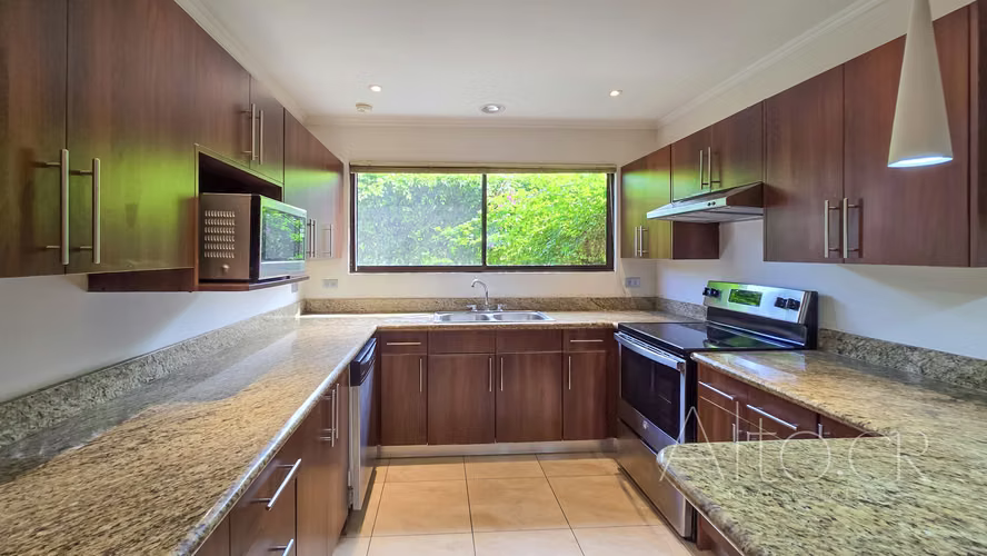 CASA EN CONDOMINIO 250m²  DE  3 HABITACIONES  CON  CUARTO DE SERVICIO - Imagen 4