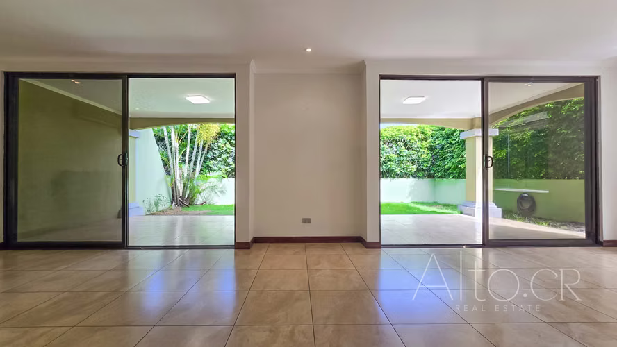 CASA EN CONDOMINIO 250m²  DE  3 HABITACIONES  CON  CUARTO DE SERVICIO - Imagen 3