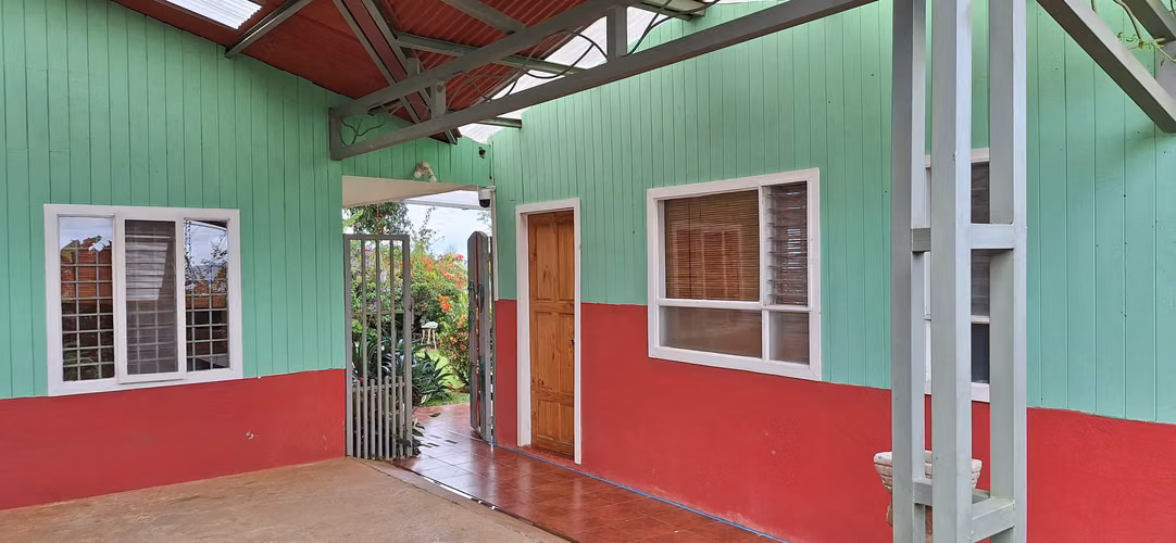 Venta de casa con vista a la ciudad de Perez Zeledon
