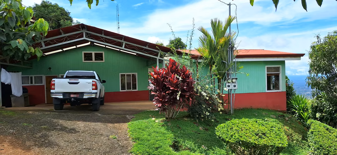 Venta de casa con vista a la ciudad de Perez Zeledon