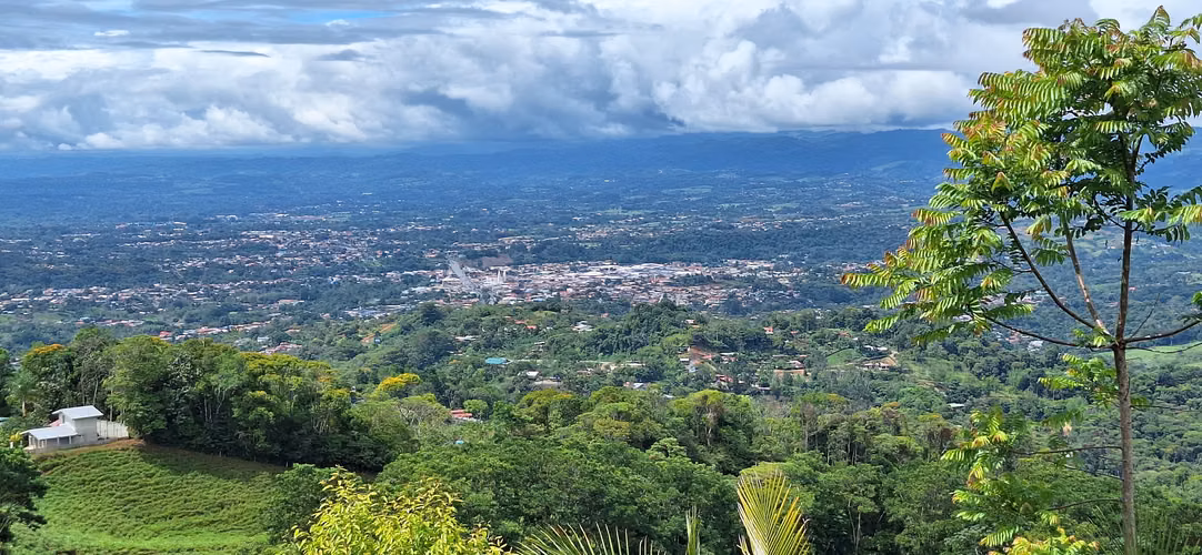 Venta de casa con vista a la ciudad de Perez Zeledon