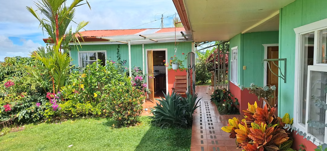 Venta de casa con vista a la ciudad de Perez Zeledon