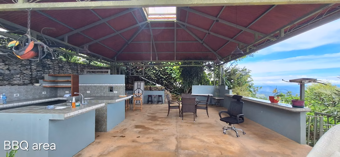 Venta de casa con vista a la ciudad de Perez Zeledon