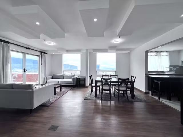 ALQUILER. PENTHOUSE AMUEBLADO O CON LINEA BLANCA, VISTA ESPECTACULAR CERCA DE PASEO COLÓN Y SABANA - Imagen 2