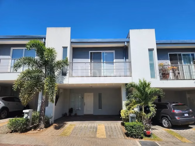 Venta de casa alquilada en condominio en Brasil - Imagen 3