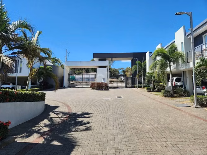 Venta de casa alquilada en condominio en Brasil - Imagen 19