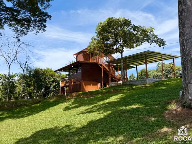 Venta de Villa en Perez Zeledon Vista al lago