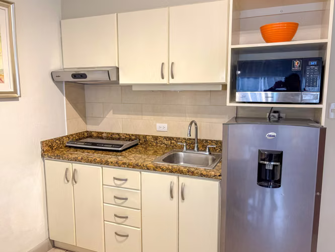 Alquiler Apartamento en Sabana Amueblado de 2 Habitaciones en Condominio con Piscina - Imagen 7