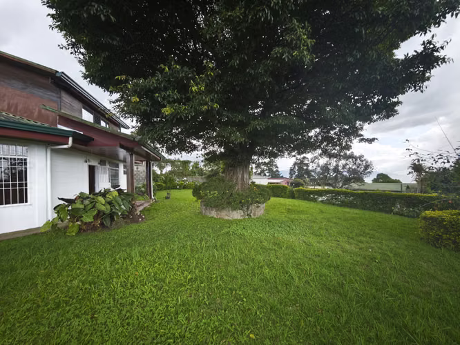 hermosa casa en renta en Tres Rios