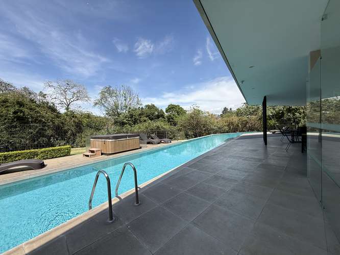 Lindora | Casa contemporánea con inquilino activo | Para inversión - Imagen 2