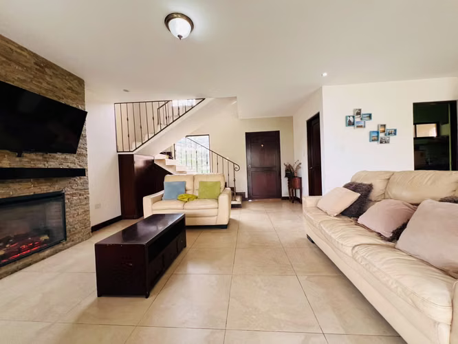 Venta de casa de 2 plantas en Cartago en el Condominio Albacete - Imagen 4
