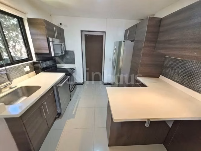 Alquiler Casa Esquinera en Condominio Parques del Sol