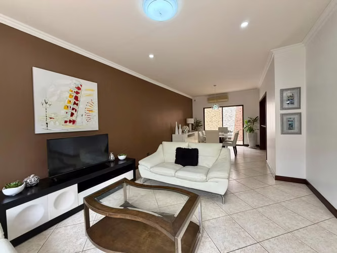 Casa en Alquiler Amueblada en Santa Ana Lindora