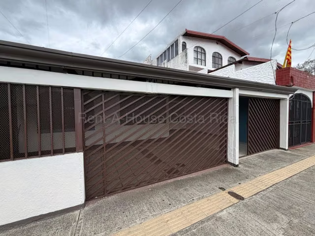 Venta de Casa con Apartamento - Cubujuqui -  Heredia.