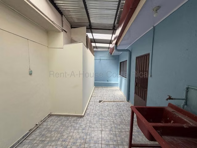 Venta de Casa con Apartamento - Cubujuqui -  Heredia. - Imagen 16
