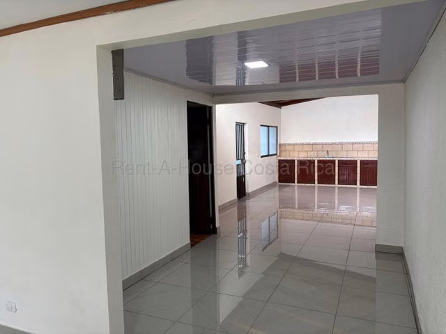 Venta de Casa con Apartamento - Cubujuqui -  Heredia. - Imagen 12