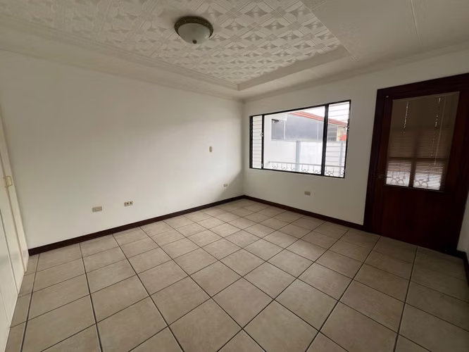 Amplia Casa de 3 Habitaciones en Alquiler | Muy Cerca de Multiplaza | Jardín Privado | US$1.800 - Imagen 14