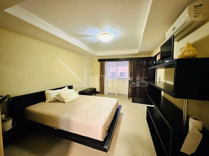 Venta de Casa Amueblada en Condominio en Pozos de Santa Ana