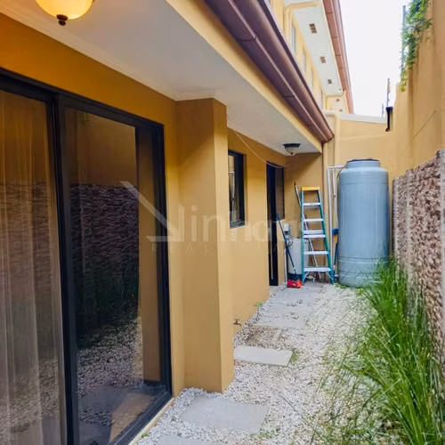 Venta de Casa Amueblada en Condominio en Pozos de Santa Ana
