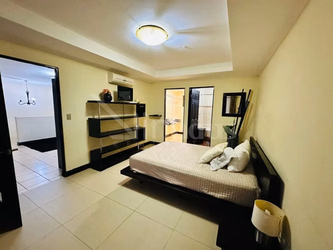 Venta de Casa Amueblada en Condominio en Pozos de Santa Ana