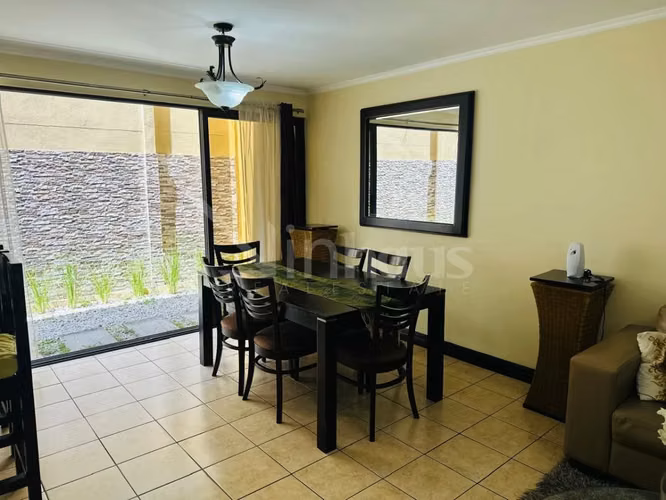 Venta de Casa Amueblada en Condominio en Pozos de Santa Ana