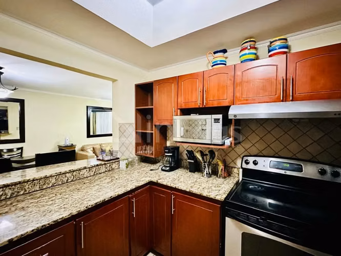 Venta de Casa Amueblada en Condominio en Pozos de Santa Ana
