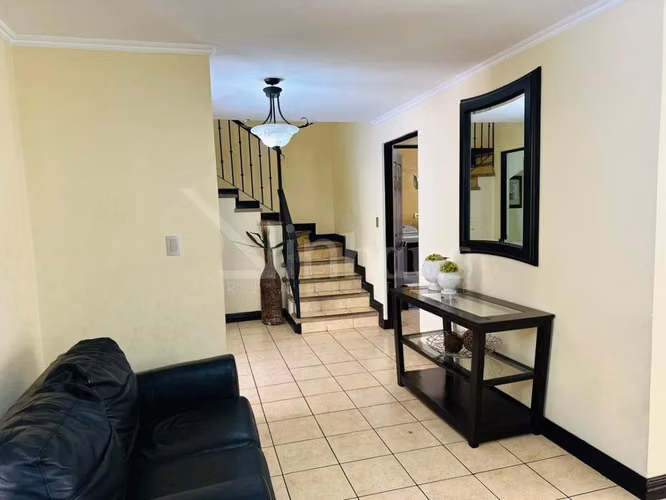 Venta de Casa Amueblada en Condominio en Pozos de Santa Ana