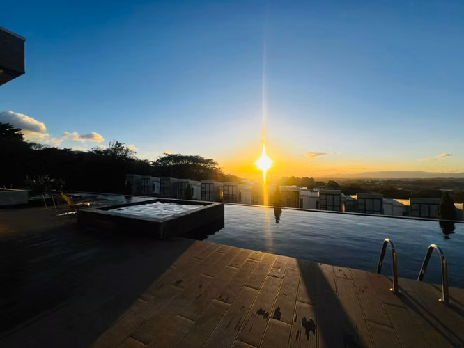 Moderna Casa en venta para INVERSION en Guachipelin de Escazu