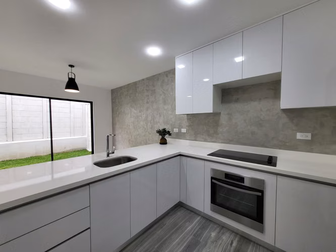 Modern House for sale for INVERSION in Guachipelin de Escazu