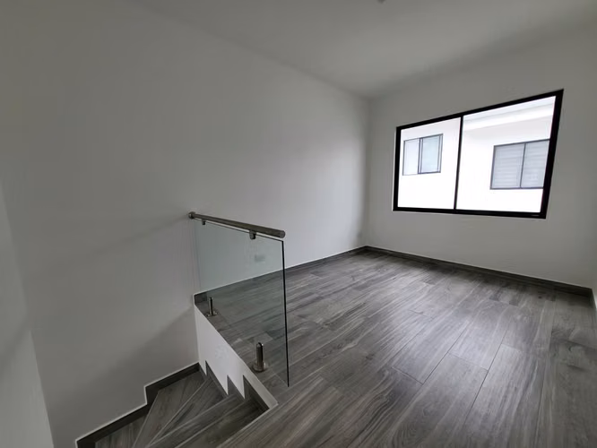 Moderna Casa en venta para INVERSION en Guachipelin de Escazu