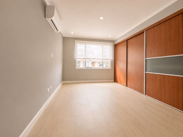 Casa Moderna en Venta para INVERSION en Guachipelin de Escazu
