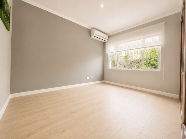 Casa Moderna en Venta para INVERSION en Guachipelin de Escazu